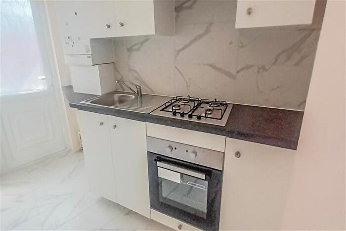 1 Bedroom Flat To Rent In Bell Lane, Hendon, NW4