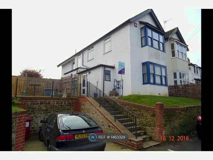 2 Bedroom Flat To Rent In June Lane, Midhurst, GU29