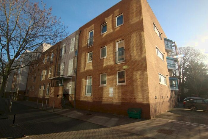 2 Bedroom Flat To Rent In Warren Close, Cambridge, CB2