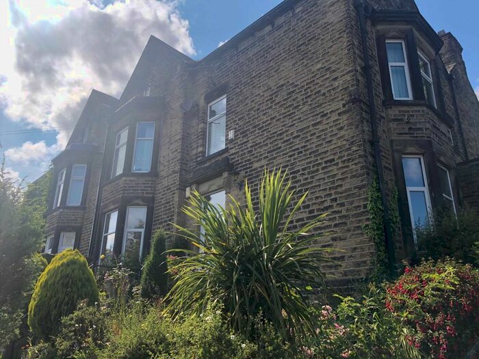 4 Bedroom Flat To Rent In Hill Crest Road, Dewsbury, WF12