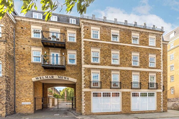 3 Bedroom Property To Rent In Welmar Mews, Clapham, SW4