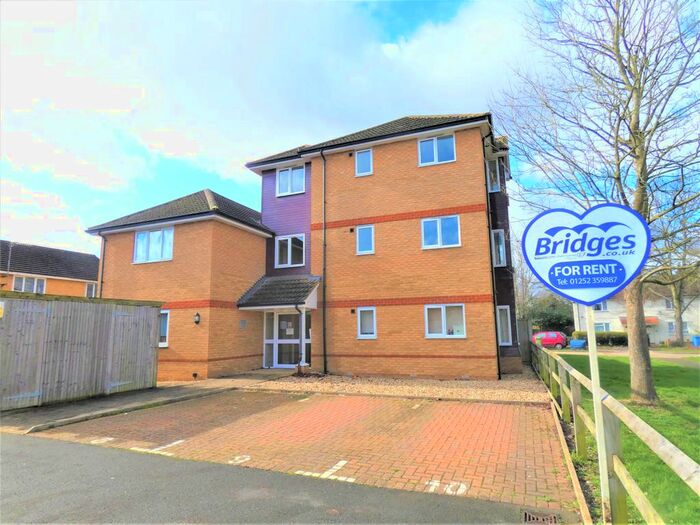 1 Bedroom Flat To Rent In Honey Court, Meadow Road, Farnborough, GU14