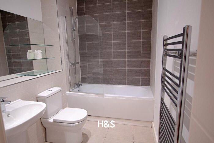 1 Bedroom Flat For Sale In Olton Court, Warwick Road, Olton, Solihull, B92