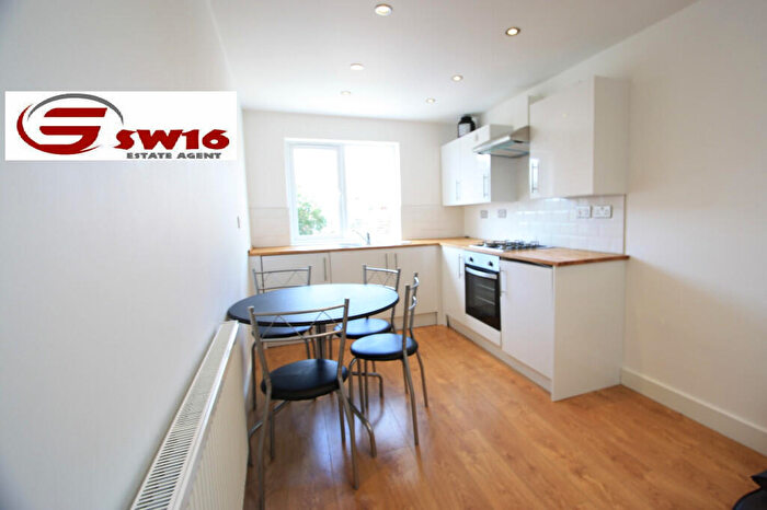 Studio To Rent In Walworth Road, London, SE17