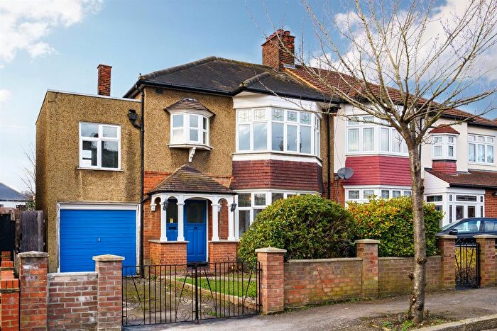 4 Bedroom Semi-detached House To Rent In Byron Avenue, South Woodford, E18
