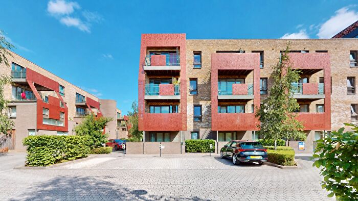 2 Bedroom Flat For Sale In Blondin Way, London, SE16