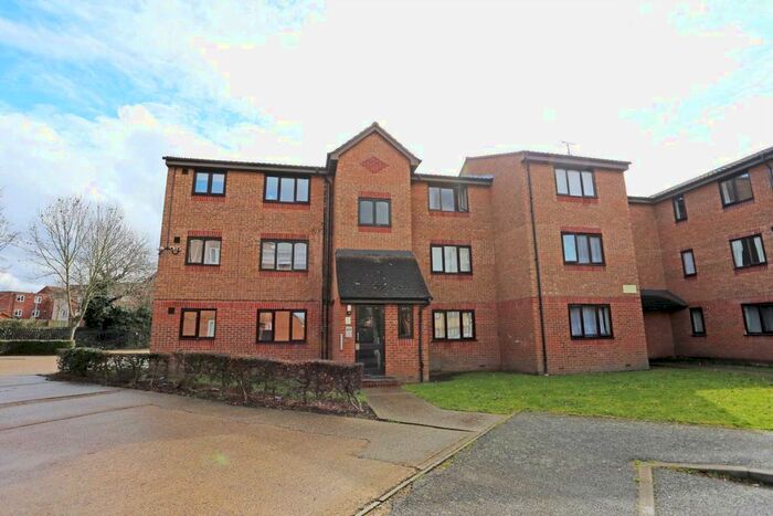 1 Bedroom Flat To Rent In Plumtree Close, Dagenham, RM10
