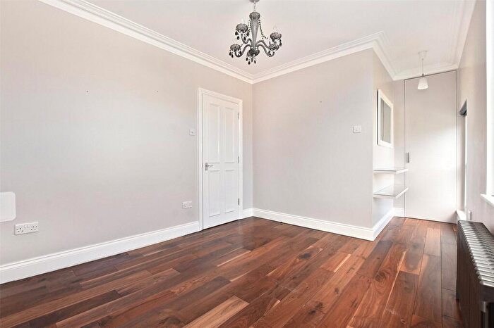 1 Bedroom Terraced House To Rent In Amhurst Road, London, E8
