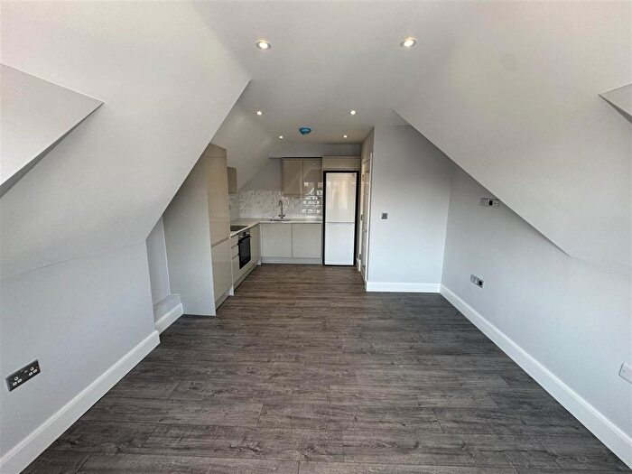 1 Bedroom Flat To Rent In Green Lanes, Palmers Green, N13