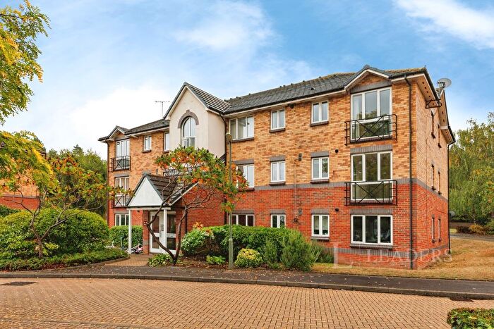 1 Bedroom Flat To Rent In Parry Drive, Weybridge, KT13