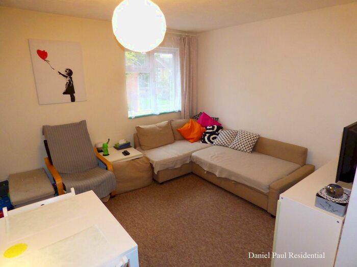 1 Bedroom Flat To Rent In Marder Road, West Ealing, W13