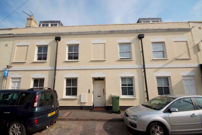 2 Bedroom Flat To Rent In Town Centre, GL50