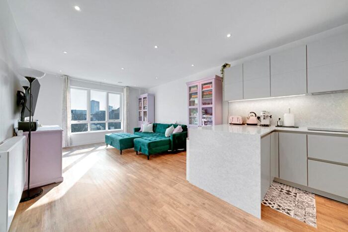 2 Bedroom Apartment For Sale In Seven Sisters Road, London, N7