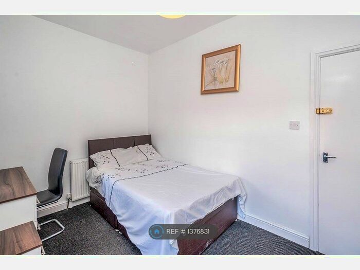 3 Bedroom Terraced House To Rent In Seaford Road, Salford, M6