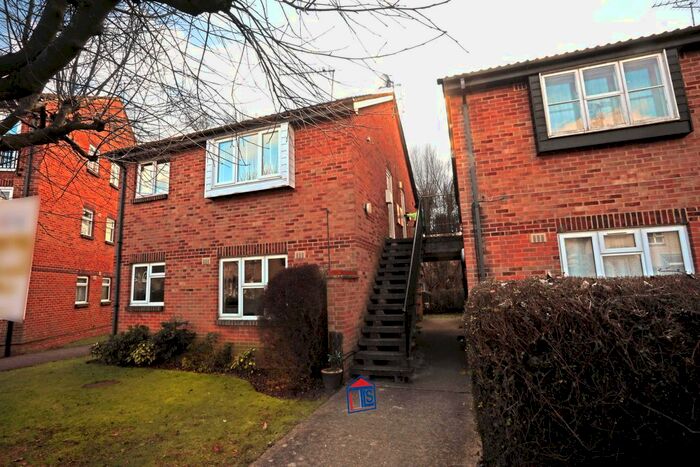 Studio To Rent In Frogmore Close, Cippenham, SL1