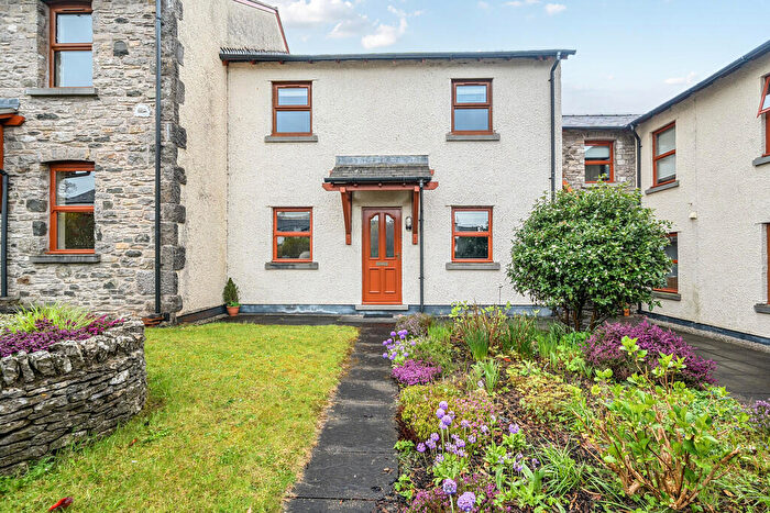 2 Bedroom Flat For Sale In Beathwaite Gardens, Levens, Kendal, LA8