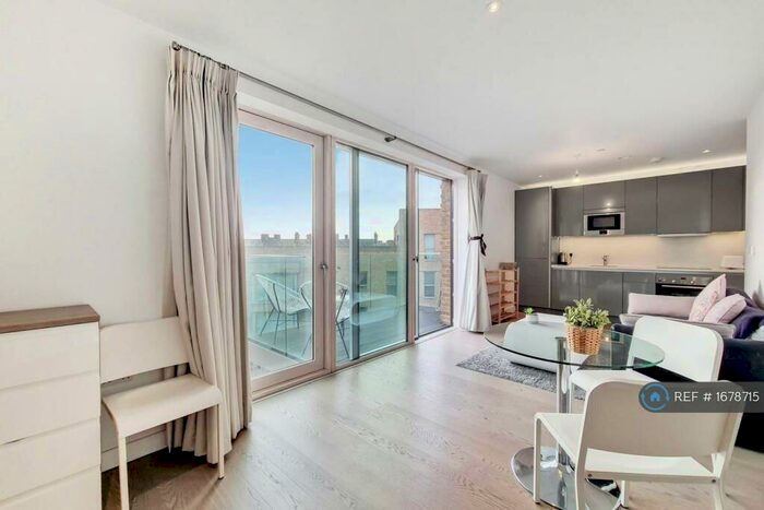 Studio To Rent In New Paragon Walk, London, SE17