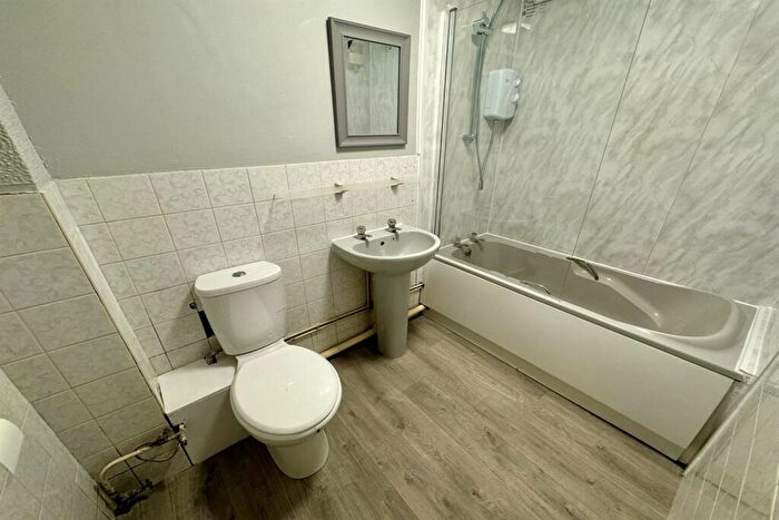 2 Bedroom Apartment To Rent In Cowley Close, Maybush, SO16