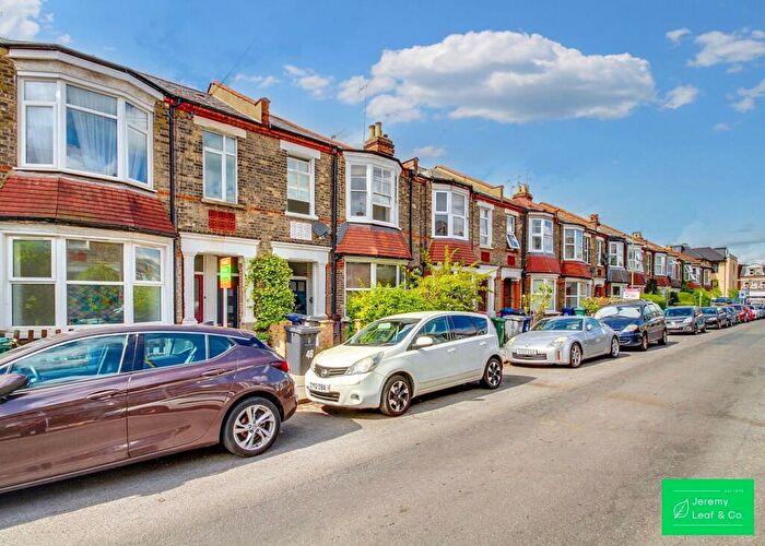 2 Bedroom Maisonette To Rent In Kitchener Road, East Finchley, N2