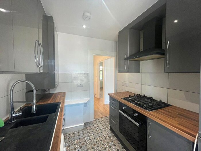 3 Bedroom Flat To Rent In Park Lane, Harrow, HA2