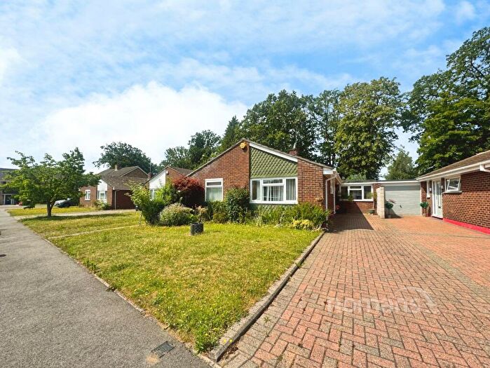 3 Bedroom Bungalow For Sale In Ambleside Close, Mytchett, Camberley, GU16