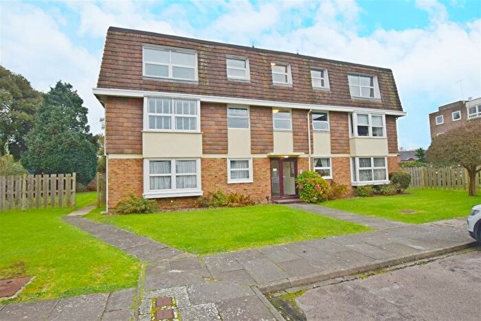 2 Bedroom Flat To Rent In Sudley Gardens, Bognor Regis, West Sussex, PO21