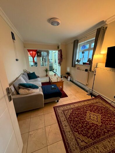 1 Bedroom Flat To Rent In Great West Road, Hounslow, TW5