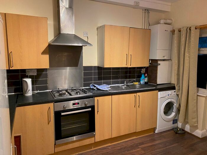 6 Bedroom Detached House To Rent In Edenvale Road, Mitcham, CR4