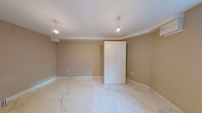 1 Bedroom Flat To Rent In Hampden Road, London, N8