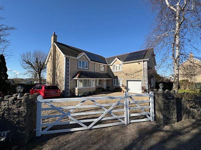 5 Bedroom Detached House For Sale In Brynsiencyn, LL61