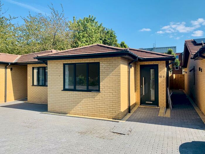 1 Bedroom Semi-Detached Bungalow To Rent In Pickett Avenue, Headington, OX3