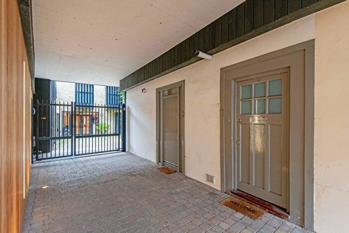 Studio To Rent In Goldhawk Road, Shepherds Bush, W12