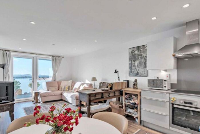1 Bedroom Flat For Sale In Burnt Oak Broadway, London, HA8