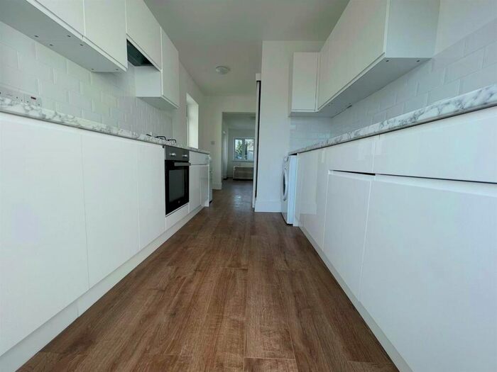 Flat To Rent In Stainton Road, Enfield, EN3