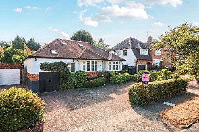4 Bedroom Detached House For Sale In Garlichill Road, Epsom, KT18