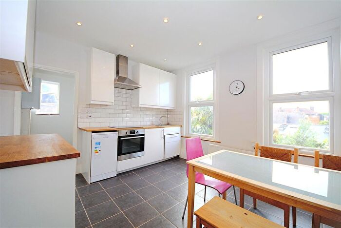 2 Bedroom Flat To Rent In Church Lane, East Finchley, N2
