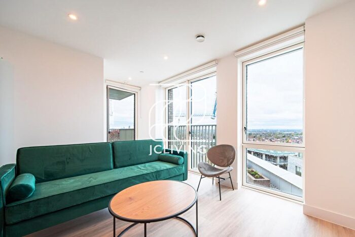 1 Bedroom Flat To Rent In Silverleaf House, W3