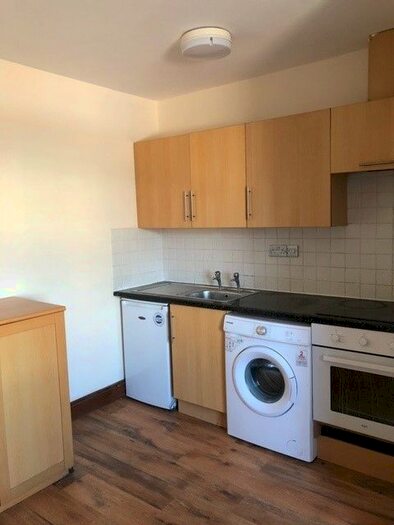 1 Bedroom Flat To Rent In Uxbridge Road, London, W12