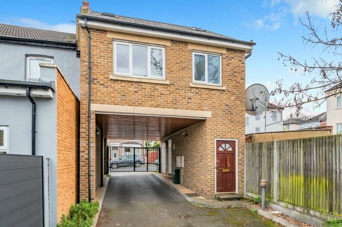 2 Bedroom Maisonette To Rent In Quinnell Close London, SE18