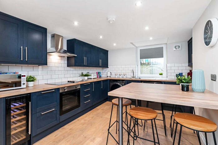 6 Bedroom House To Rent In Burchett Place, Leeds, LS6