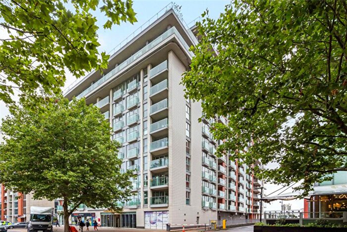 2 Bedroom Flat For Sale In Western Gateway, London, E16