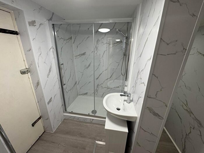 3 Bedroom Flat To Rent In Cheltenham Road, Stokes Croft, Bristol, BS6