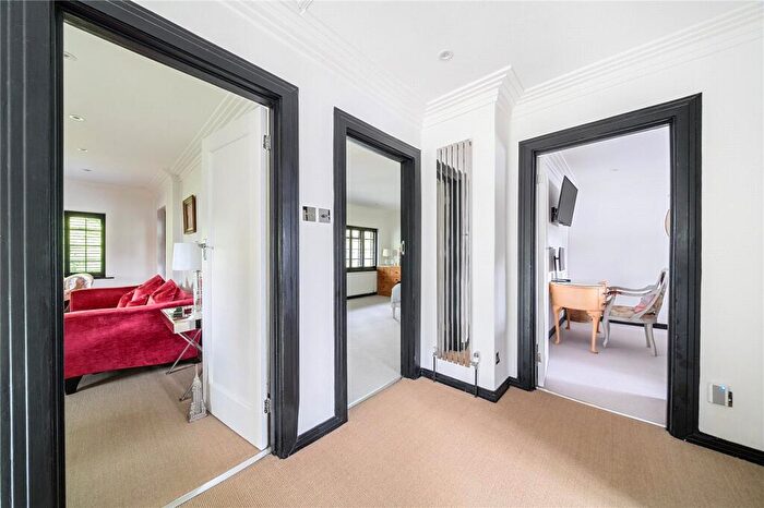 2 Bedroom Apartment To Rent In Broomfield Court, Broomfield Park, Sunningdale, Berkshire, SL5