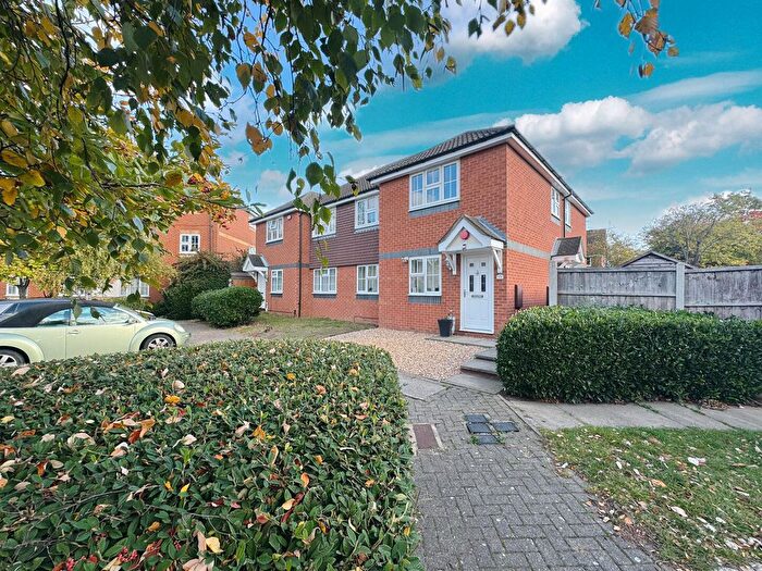 2 Bedroom Maisonette For Sale In Dudley Close, Chafford Hundred, RM16