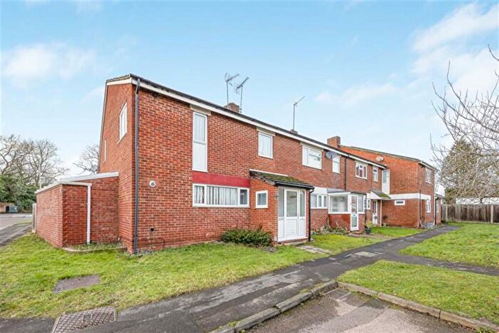 3 Bedroom Town House To Rent In Emm Close, Wokingham, RG41