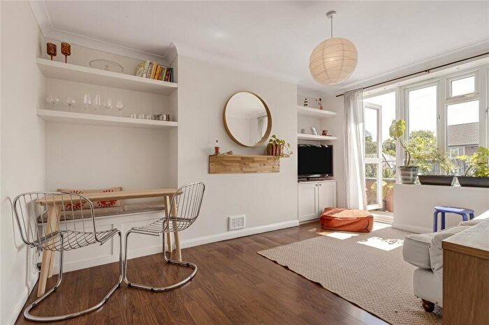 3 Bedroom Flat For Sale In Manor Road, London, N16