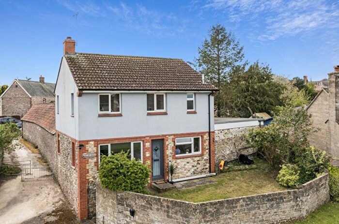 4 Bedroom Detached House For Sale In Kents Close, South Chard, Chard, Somerset, TA20