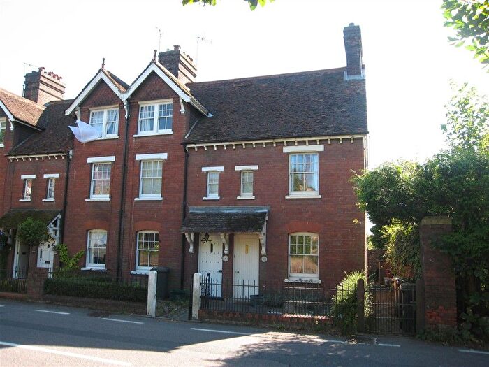 3 Bedroom End Of Terrace House For Sale In Tonbridge Road, Wateringbury, Kent, ME18