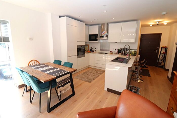 1 Bedroom Flat For Sale In Fairfax Drive, Westcliff On Sea, Essex, SS0