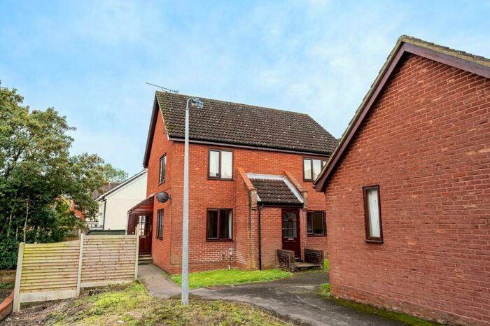 2 Bedroom Maisonette To Rent In Godfrey Way, Dunmow, CM6